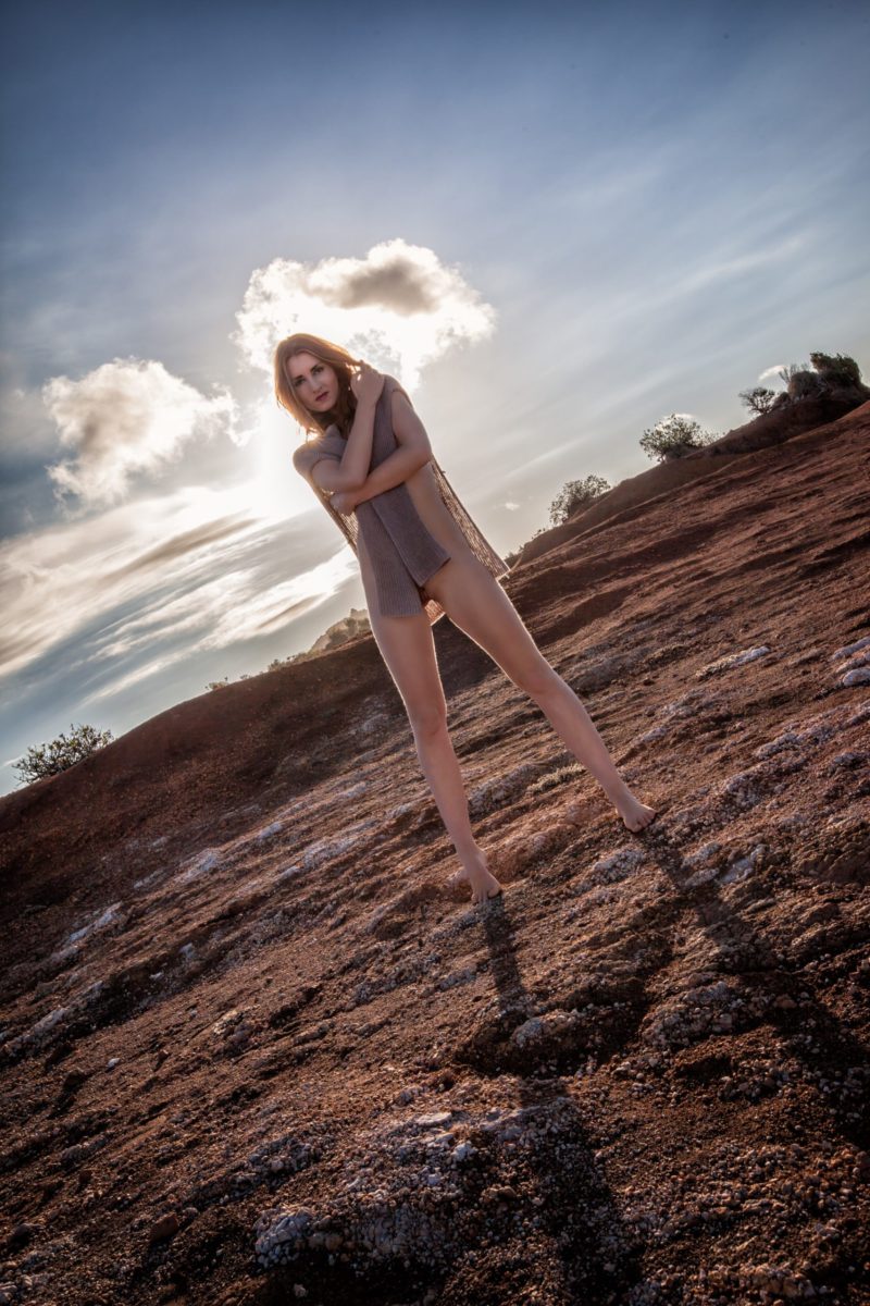 female nude shot in studio with Rolleiflex on Ilford FP4plus black and white film | Frauenakt im Studio mit Rolleiflex auf Ilford FP4plus Schwarzweiss-Film aufgenommen